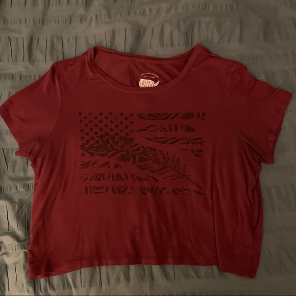 American Eagle Red Flag with Feather Graphic Crop - Picture 1 of 3